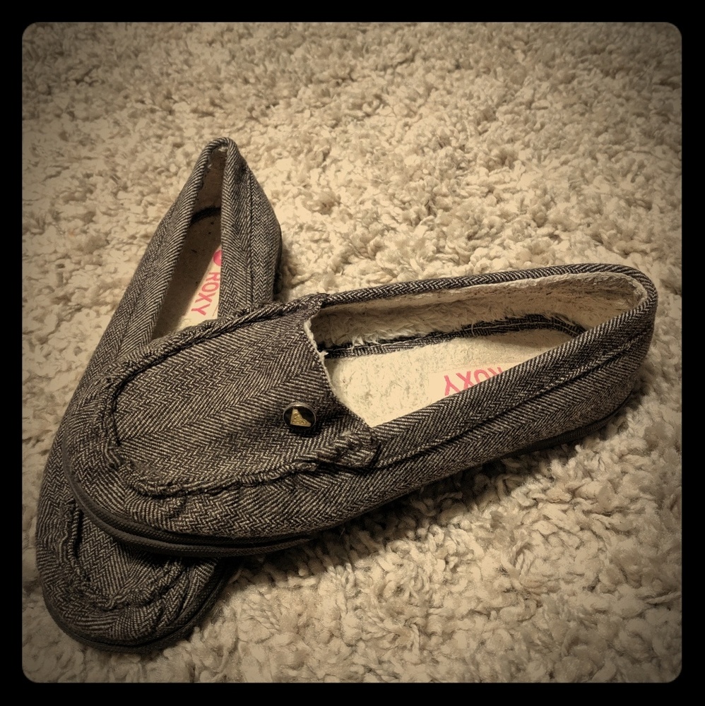 4/$20 Roxy "Nicole" slip on shoes size 6